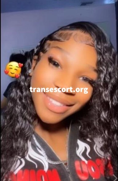 shemale EXOTIC LONDON Da REAL THROAT AVAILABLE NOW