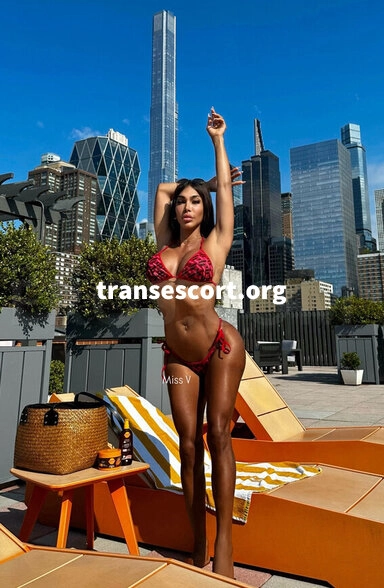 shemale STUNNING COLOMBIAN FITNESS DOLL | Image 2
