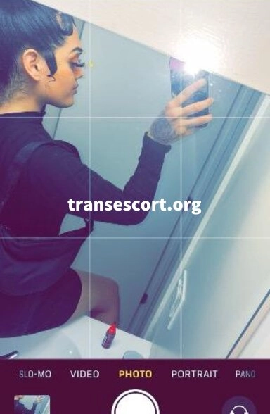 shemale FAVORITE SNEAKY LINK🍭💕AVAILABLE 📲OUTCALLS🚘 CAR FUN PULL UP