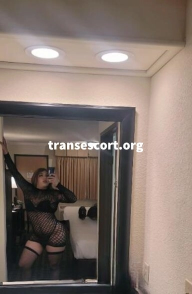 shemale New Latina girl in the city. Chica latina nueva en la ciudad  | Image 3