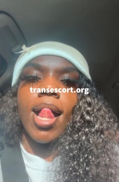shemale pretty face, soft skin, big butt | Image 2
