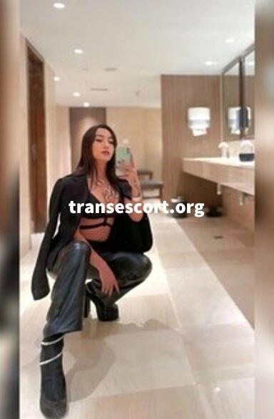 shemale Tenzin sexy/classy and smooth.Cam/Real