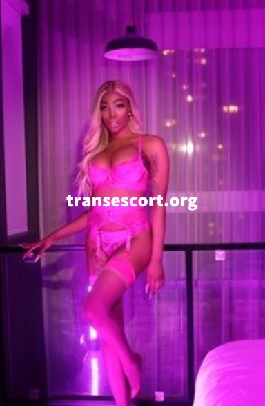 ALL THE WAY FROM CANADA THE VIXEN EBONY, Transsexual escort